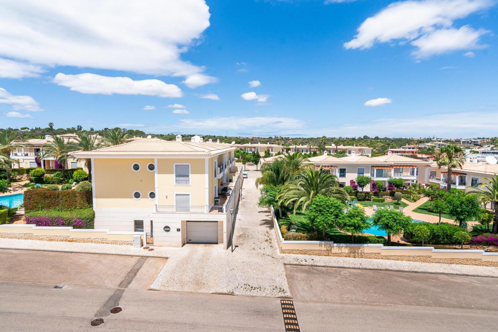 Ocean View 3 With Pool By Homing Apartment