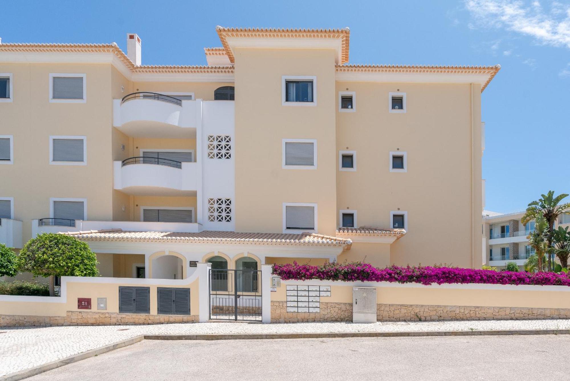Apartment Ocean View 3 With Pool By Homing Lagos