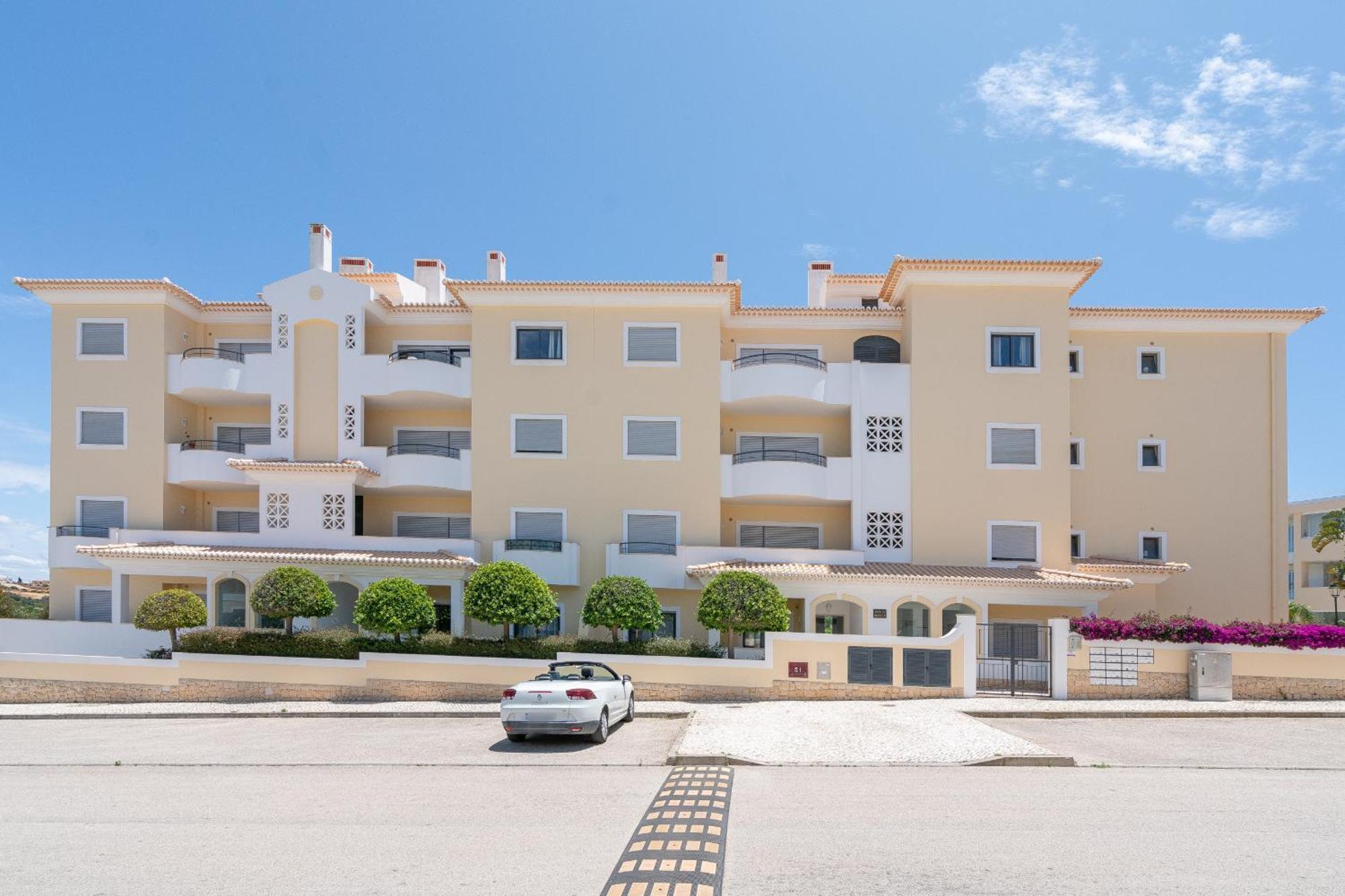 Apartment Ocean View 3 With Pool By Homing *